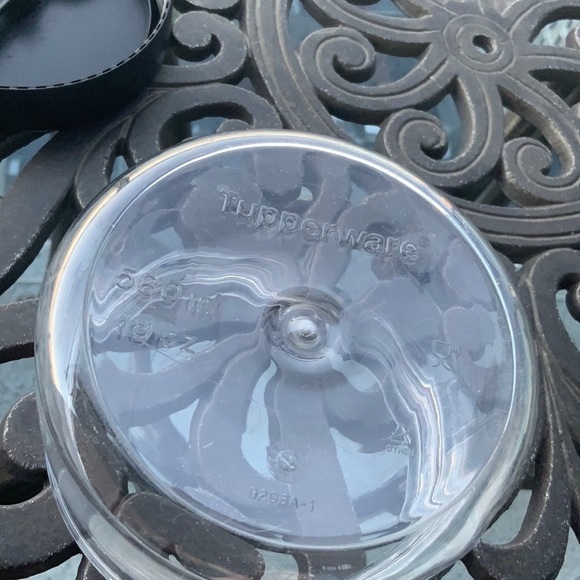 Tupperware Clear Storage Container with Black Lid/ Contenant avec cuillère - Picture 3 of 9